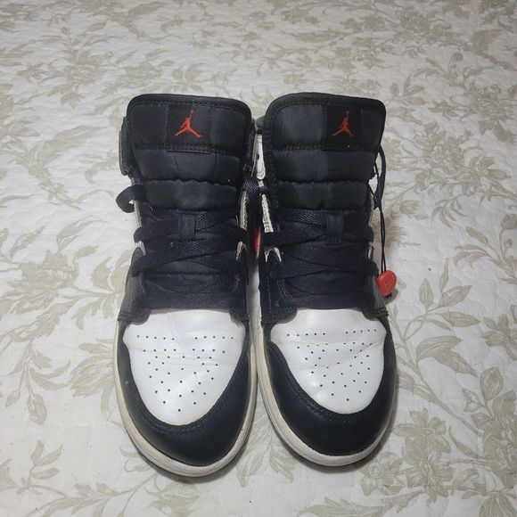 Nike Air Jordan 1 Mid Youth Size 3Y White Black Red Chile Shoes Kids 640734-075‎ - Picture 3 of 12